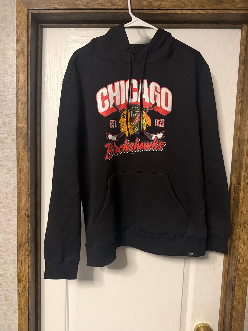 Black Pullover Chicago Blackhawks Hoodie with Team Crest
